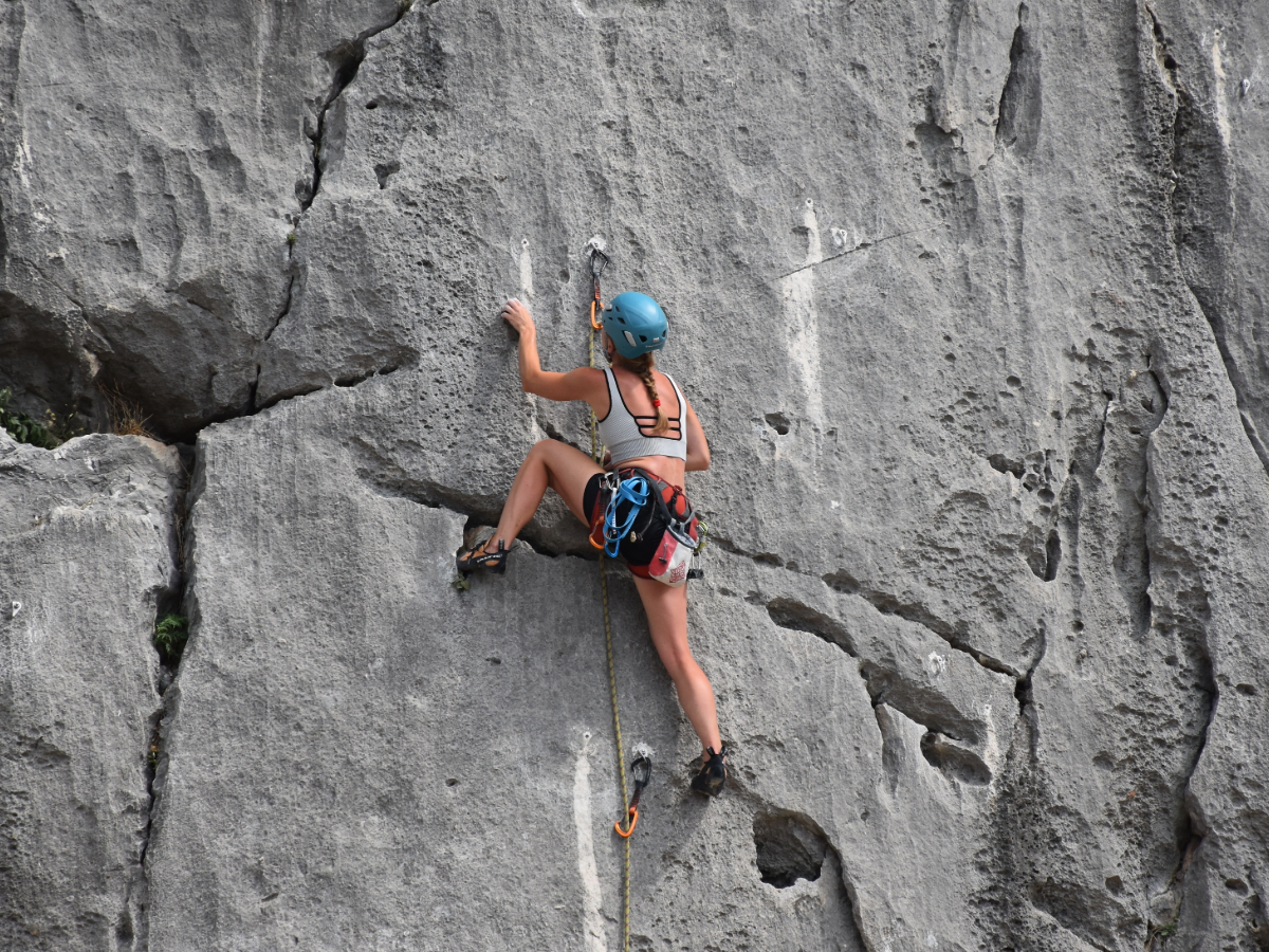 Blogs stock images-84-woman climbing